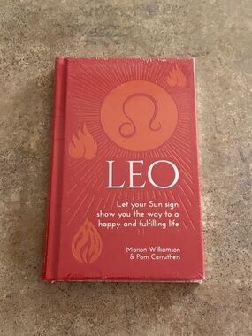 LEO Hardcover Mini Book - Red Sun Sign Guide
